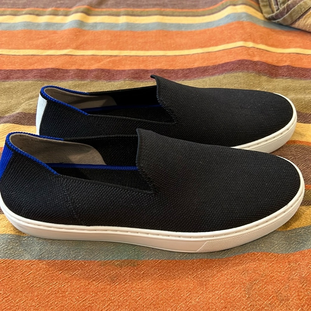 Black size 7 Rothy’s